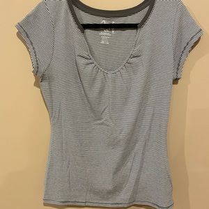 Fashion Bug women’s size large gray/white striped tee